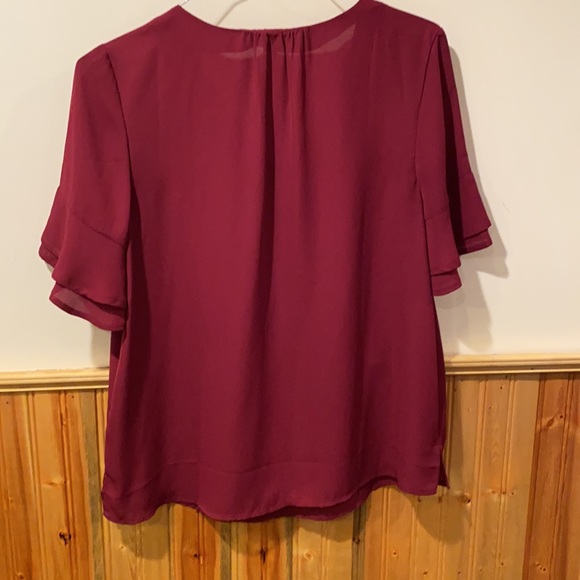 Woman’s blouse - Picture 2 of 3